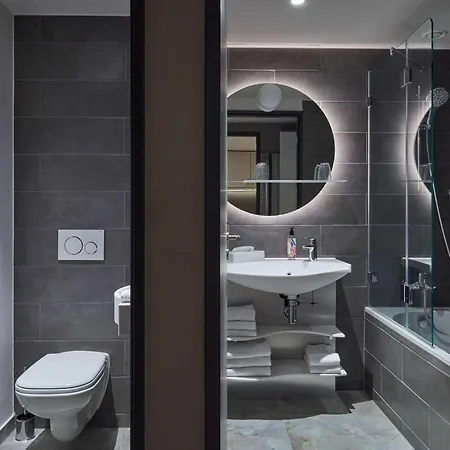 Adagio Hotel 4*